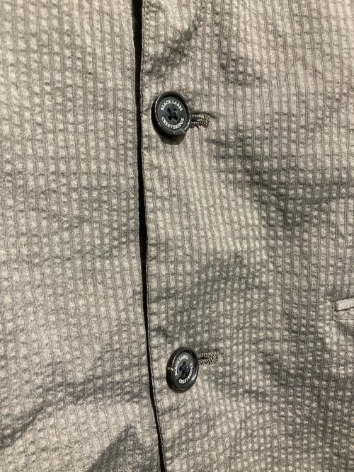 BLACK LABEL CRESTBRIDGE（ブラックレーベル クレストブリッジ）BLACK LABEL CRESTBRIDGE (ブラックレーベル クレストブリッジ) ハイストレッチサッカー ストライプ柄 2B テーラード アンコンジャケット カーキ サイズ:Mの古着・服飾アイテム