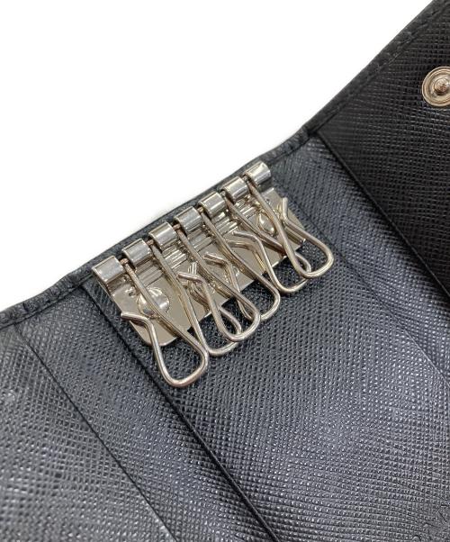 PRADA（プラダ）PRADA (プラダ) サフィアーノレザー6連キーケース ブラックの古着・服飾アイテム