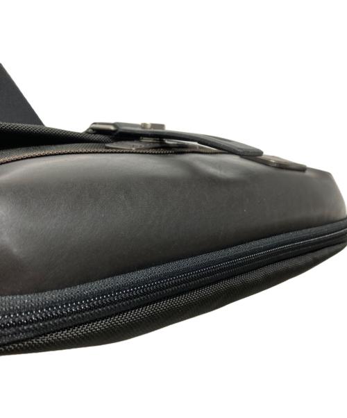 TUMI（トゥミ）TUMI (トゥミ) ALPHA BRAVO ANNAPOLISZIP FLAPボディバッグ ブラックの古着・服飾アイテム