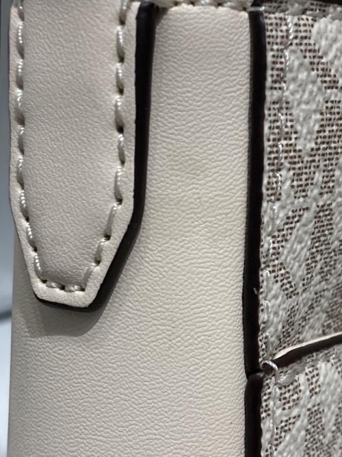 MICHAEL KORS（マイケルコース）MICHAEL KORS (マイケルコース) ジェット セット トラベル シグネチャー スモール ベージュの古着・服飾アイテム