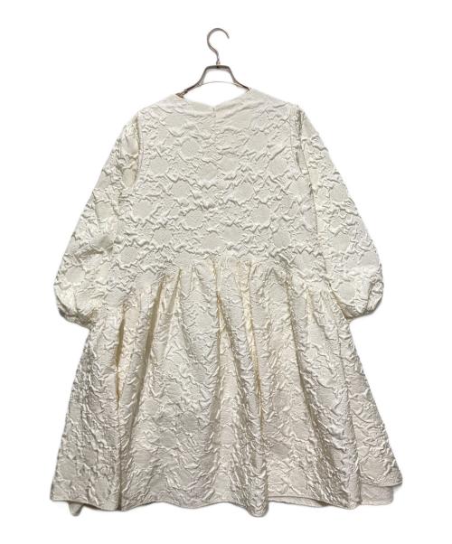 trefle（トレフル）trefle (トレフル) フラワーエンボスワンピース ホワイト サイズ:FREEの古着・服飾アイテム