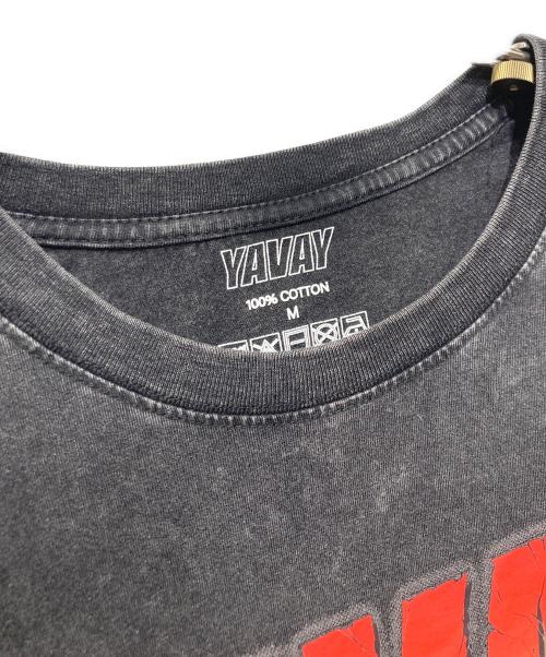 YAVAY（ヤバイ）YAVAY (ヤバイ) プリントTシャツ チャコールグレー サイズ:Mの古着・服飾アイテム