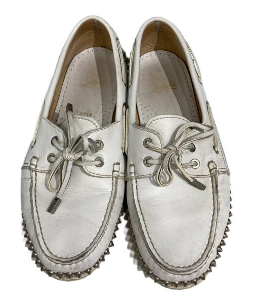 Christian Louboutin（クリスチャン・ルブタン）Christian Louboutin (クリスチャン・ルブタン) スタッズ デッキシューズ ホワイト サイズ:26cmの古着・服飾アイテム