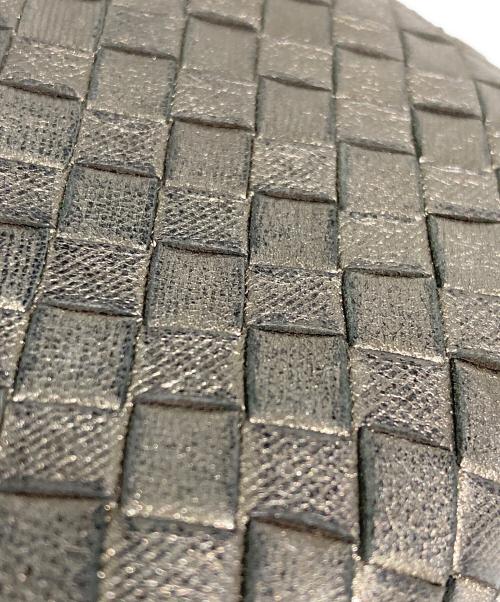 BOTTEGA VENETA（ボッテガベネタ）BOTTEGA VENETA (ボッテガベネタ) 2つ折り長財布 シルバーの古着・服飾アイテム