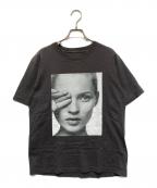 BIOTOPビオトープ）の古着「Kate Moss by David SimsプリントTシャツ」｜チャコールグレー
