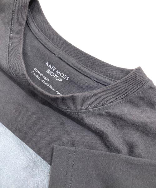 BIOTOP（ビオトープ）BIOTOP (ビオトープ) Kate Moss by David SimsプリントTシャツ チャコールグレー サイズ:Mの古着・服飾アイテム