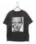 BIOTOP（ビオトープ）の古着「Kate Moss by David SimsプリントTシャツ」｜チャコールグレー