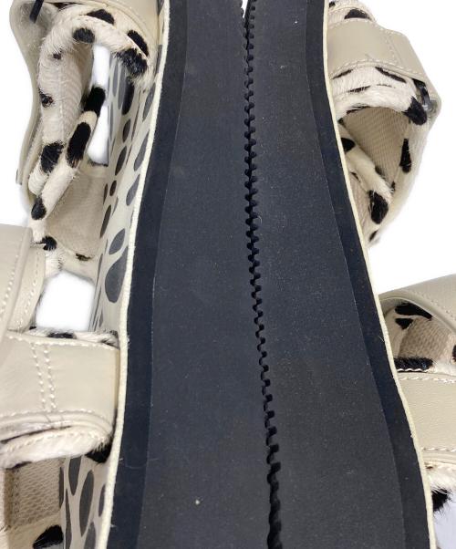 suicoke（スイコック）suicoke (スイコック) Drawer (ドゥロワー) 別注ダルメシアンプラットフォームサンダル ベージュ サイズ:25cmの古着・服飾アイテム