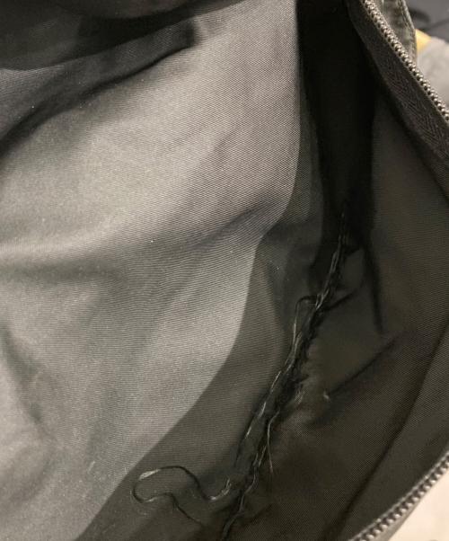 PRADA（プラダ）PRADA (プラダ) ナイロンメッセンジャーバッグ ブラックの古着・服飾アイテム