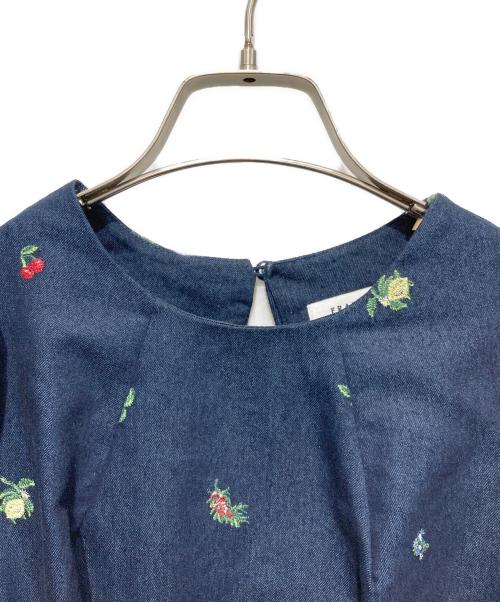 FRAY ID（フレイ アイディー）FRAY ID (フレイ アイディー) フルーツエンブロイダリーパフスリーブワンピース インディゴの古着・服飾アイテム