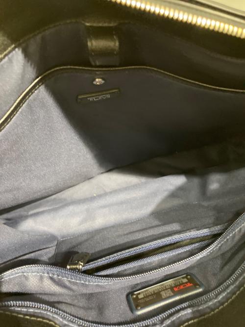TUMI（トゥミ）TUMI (トゥミ) EMMAブリーフケース ブラックの古着・服飾アイテム
