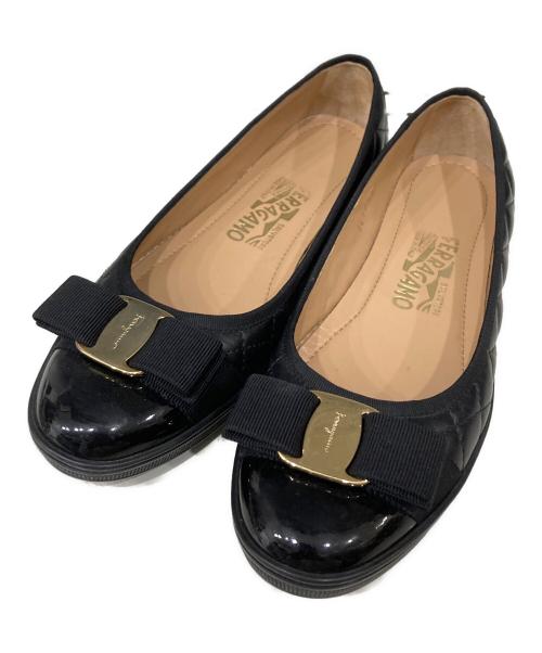 Salvatore Ferragamo（サルヴァトーレ フェラガモ）Salvatore Ferragamo (サルヴァトーレ フェラガモ) キルティングヴァラリボン フラットシューズ ブラック サイズ:7Mの古着・服飾アイテム
