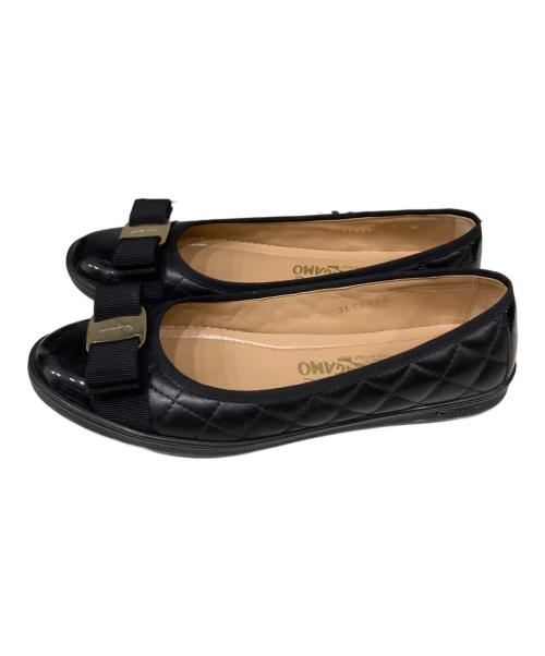 Salvatore Ferragamo（サルヴァトーレ フェラガモ）Salvatore Ferragamo (サルヴァトーレ フェラガモ) キルティングヴァラリボン フラットシューズ ブラック サイズ:7Mの古着・服飾アイテム