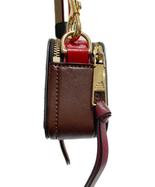MARC JACOBS（マークジェイコブス）MARC JACOBS (マークジェイコブス) ショルダーバッグ レッド×ベージュの古着・服飾アイテム