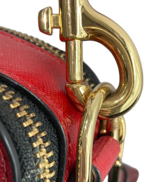 MARC JACOBS（マークジェイコブス）MARC JACOBS (マークジェイコブス) ショルダーバッグ レッド×ベージュの古着・服飾アイテム