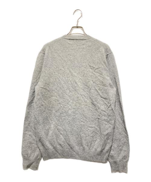 PLAY COMME des GARCONS（プレイコムデギャルソン）PLAY COMME des GARCONS (プレイコムデギャルソン) ハートワッペンVネックニット グレー サイズ:Lの古着・服飾アイテム