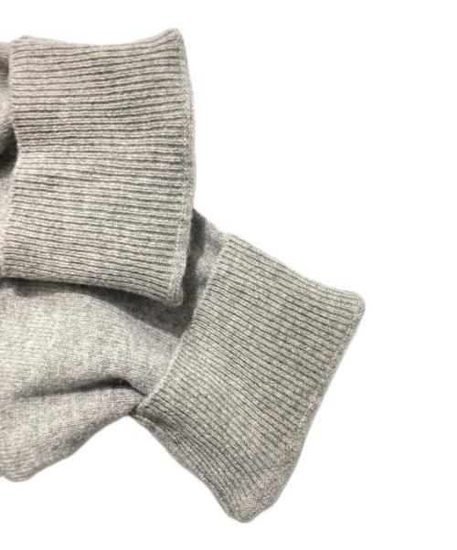 PLAY COMME des GARCONS（プレイコムデギャルソン）PLAY COMME des GARCONS (プレイコムデギャルソン) ハートワッペンVネックニット グレー サイズ:Lの古着・服飾アイテム
