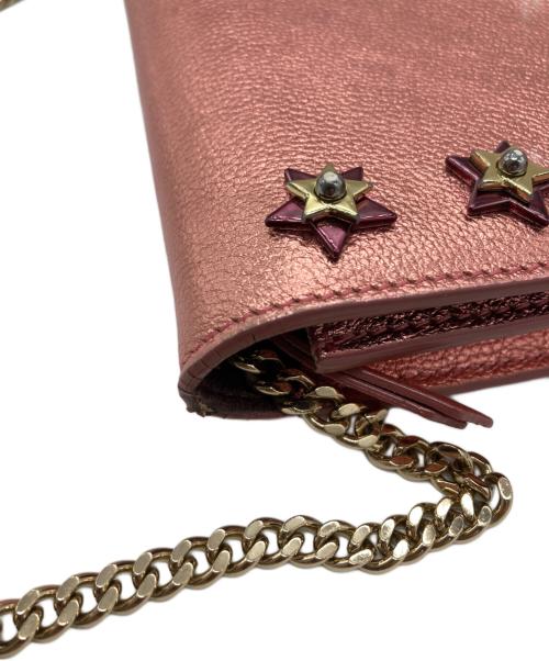 JIMMY CHOO（ジミーチュウ）JIMMY CHOO (ジミーチュウ) スタッズチェーンショルダーウォレット ピンクの古着・服飾アイテム