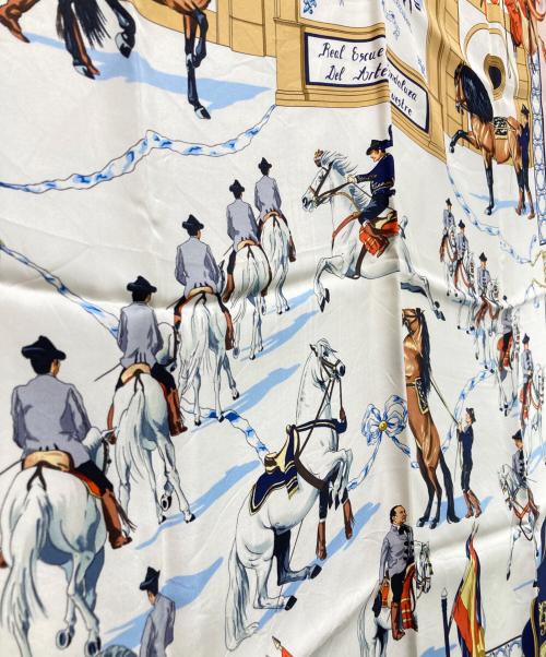 HERMES（エルメス）HERMES (エルメス) シルクスカーフ 王立アンダルシア馬術学校 ピンク×ホワイトの古着・服飾アイテム