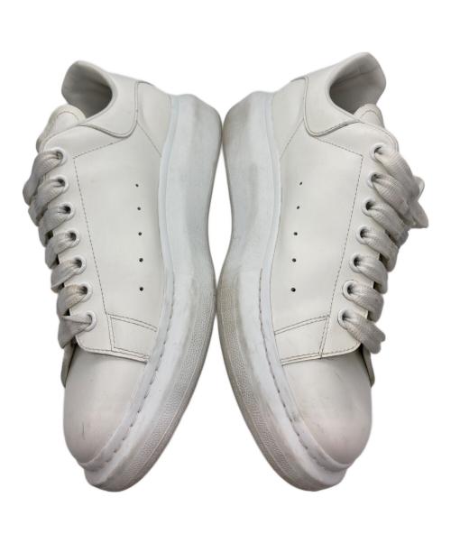 ALEXANDER McQUEEN（アレキサンダーマックイーン）ALEXANDER McQUEEN (アレキサンダーマックイーン) オーバーサイズドスニーカー ホワイト サイズ:42の古着・服飾アイテム