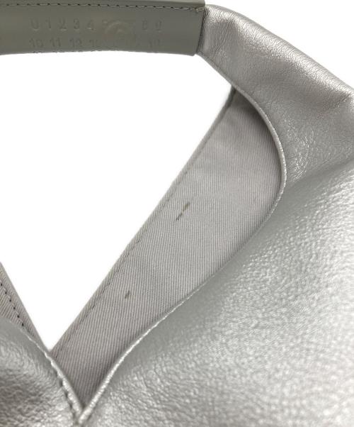 MM6 Maison Margiela（エムエムシックスメゾンマルジェラ）MM6 Maison Margiela (エムエムシックスメゾンマルジェラ) 26SS ジャパニーズスモールバッグ シルバーの古着・服飾アイテム