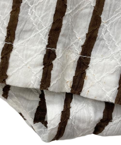 ISSEY MIYAKE（イッセイミヤケ）ISSEY MIYAKE (イッセイミヤケ) ストライプブラウス/ イッセイミヤケ/IM81-FJ134 ベージュ×ホワイト サイズ:Sの古着・服飾アイテム