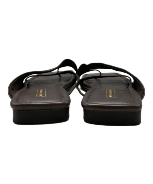 GEMMA LINN（ジェマ リン）GEMMA LINN (ジェマ リン) アシンメトリートングサンダル/ジェマ リン ブラウン サイズ:38の古着・服飾アイテム