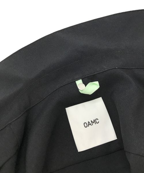 OAMC（オーエーエムシー）OAMC (オーエーエムシー) バックデザインスナップボタンシャツ ブラック サイズ:Sの古着・服飾アイテム
