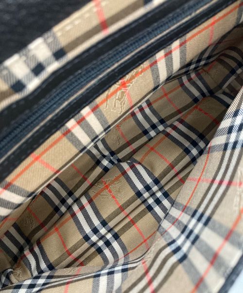 Burberry's（バーバリーズ）Burberry's (バーバリーズ) 裏地ノヴァチェックショルダーバッグ　バーバリーズ ブラックの古着・服飾アイテム