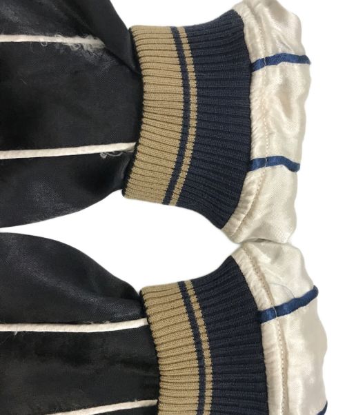 AVIREX（アヴィレックス）AVIREX (アヴィレックス) スーベニアジャケット　USMC SUKA JACKET ホワイト×ブラック サイズ:Ｌの古着・服飾アイテム