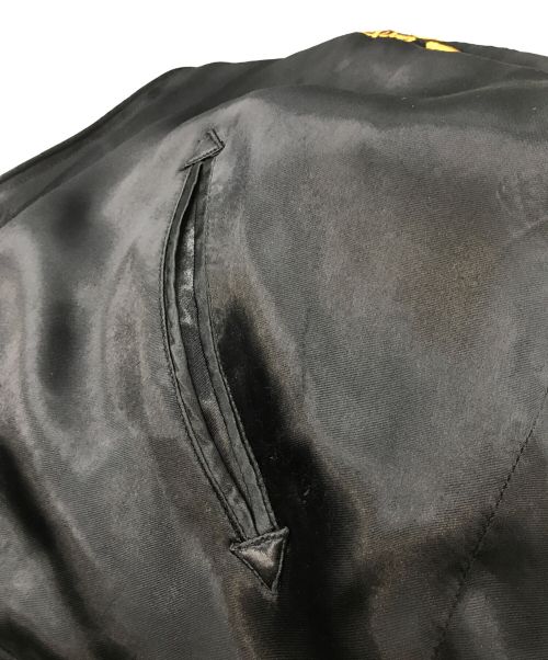 AVIREX（アヴィレックス）AVIREX (アヴィレックス) スーベニアジャケット　USMC SUKA JACKET ホワイト×ブラック サイズ:Ｌの古着・服飾アイテム