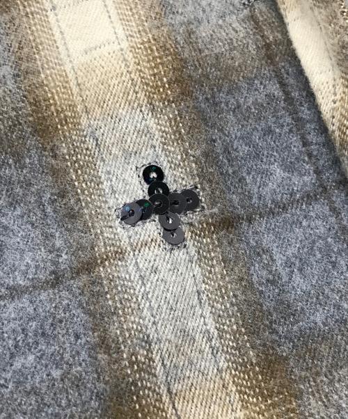 maturely（マチュアリー）maturely (マチュアリー) Spangles Embroidery Shirt　13-11-0182-803 グレー×ベージュ サイズ:1の古着・服飾アイテム