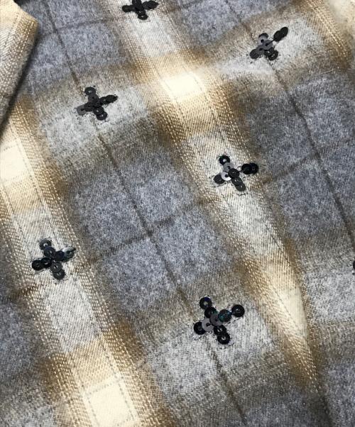 maturely（マチュアリー）maturely (マチュアリー) Spangles Embroidery Shirt　13-11-0182-803 グレー×ベージュ サイズ:1の古着・服飾アイテム