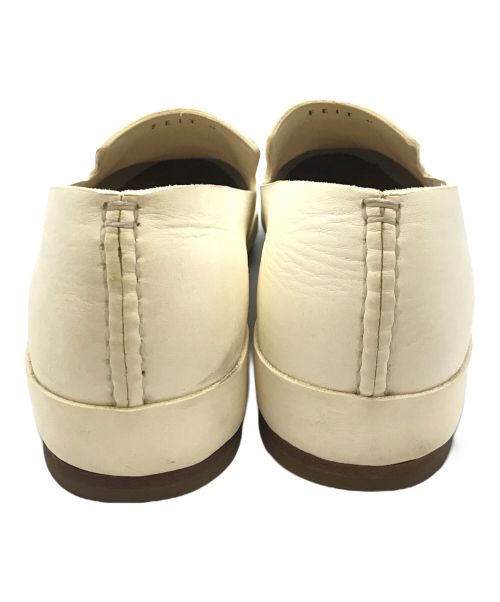 FEIT（フェイト（ファイト））FEIT (フェイト（ファイト）) HAND SEWN SLIPPER アイボリー サイズ:EUR41の古着・服飾アイテム