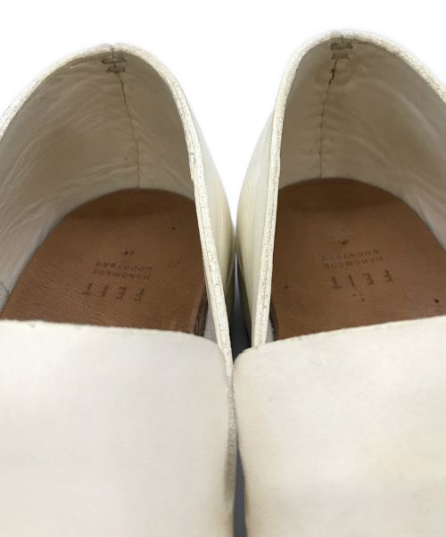 FEIT（フェイト（ファイト））FEIT (フェイト（ファイト）) HAND SEWN SLIPPER アイボリー サイズ:EUR41の古着・服飾アイテム