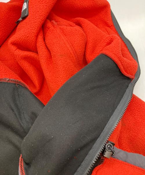 THE NORTH FACE（ザ ノース フェイス）THE NORTH FACE (ザ ノース フェイス) デナリジャケット　ザ ノース フェイス　A193FT132 レッド×グレー サイズ:Sの古着・服飾アイテム