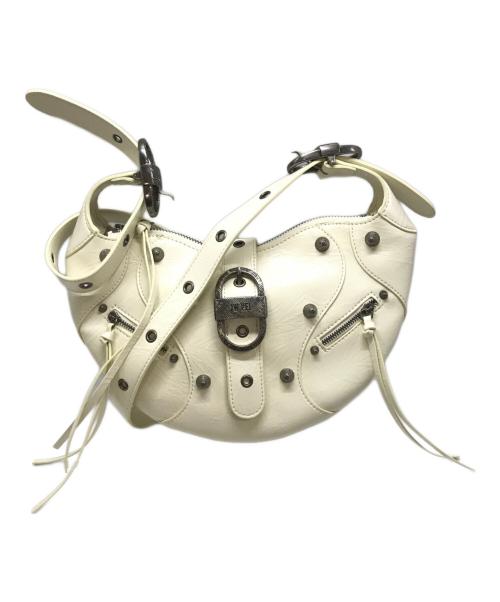 JW PEI（ジェイダブリューペイ）JW PEI (ジェイダブリューペイ) エンボスショルダーバッグ ホワイトの古着・服飾アイテム