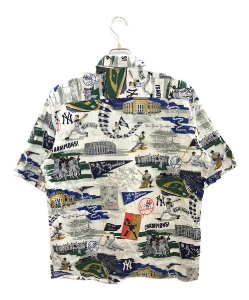MLB（エムエルビー）MLB (エムエルビー) Aloha from reyn spooner (アロハ フロム レインスプーナー) 総柄シャツ/エムエルビー/アロハ　フロム　レインスプーナー/NEW YORK YANKEES ホワイト サイズ:Ｌの古着・服飾アイテム