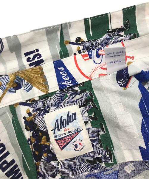 MLB（エムエルビー）MLB (エムエルビー) Aloha from reyn spooner (アロハ フロム レインスプーナー) 総柄シャツ/エムエルビー/アロハ　フロム　レインスプーナー/NEW YORK YANKEES ホワイト サイズ:Ｌの古着・服飾アイテム
