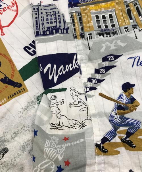 MLB（エムエルビー）MLB (エムエルビー) Aloha from reyn spooner (アロハ フロム レインスプーナー) 総柄シャツ/エムエルビー/アロハ　フロム　レインスプーナー/NEW YORK YANKEES ホワイト サイズ:Ｌの古着・服飾アイテム