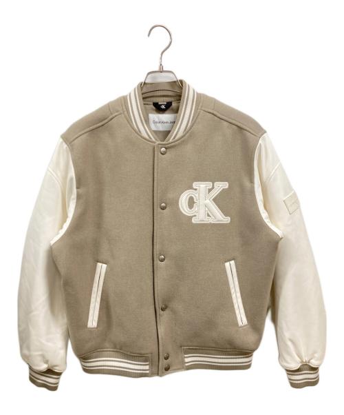 Calvin Klein（カルバンクライン）Calvin Klein (カルバンクライン) バーシティ ボンバー ジャケット　カルバンクライン　J324433 ベージュ×ホワイト サイズ:Sの古着・服飾アイテム