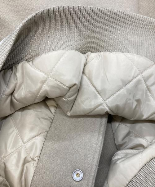 Calvin Klein（カルバンクライン）Calvin Klein (カルバンクライン) バーシティ ボンバー ジャケット　カルバンクライン　J324433 ベージュ×ホワイト サイズ:Sの古着・服飾アイテム