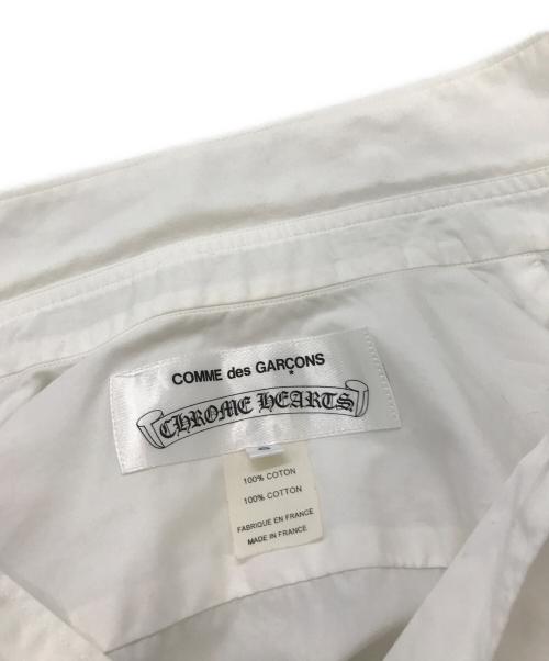 CHROME HEARTS（クロムハーツ）CHROME HEARTS (クロムハーツ) COMME des GARCONS (コムデギャルソン) クロスボールボタンシャツ/クロムハーツ/コムデギャルソン/ZI-B025 ホワイト サイズ:Sの古着・服飾アイテム