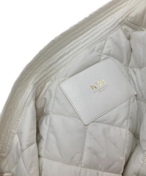 N°21（ヌメロヴェントゥーノ）N°21 (ヌメロヴェントゥーロ) キルティングリバーシブルジャケット/ヌメロヴェントゥーロ/221-0061-5004 ホワイト×ベージュ サイズ:Sの古着・服飾アイテム