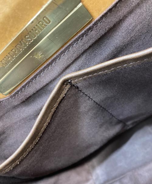 MIHARA YASUHIRO（ミハラヤスヒロ）MIHARA YASUHIRO (ミハラヤスヒロ) 炙り出しレザーショルダーバッグ/ミハラヤスヒロ ブラウンの古着・服飾アイテム
