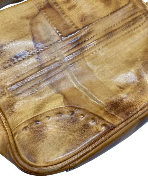 MIHARA YASUHIRO（ミハラヤスヒロ）MIHARA YASUHIRO (ミハラヤスヒロ) 炙り出しレザーショルダーバッグ/ミハラヤスヒロ ブラウンの古着・服飾アイテム