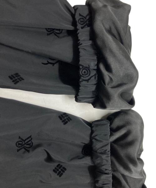 KITH（キス）KITH South2 West8 Columbia (コロンビア) Flocked Monogram Coaches Jacket/キス/サウスツー ウエストエイト/コロンビア/KHM010783 ブラック サイズ:XXLの古着・服飾アイテム