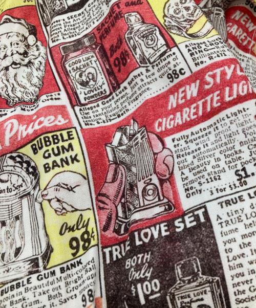 Thee Hysteric XXX（ジィ ヒステリックトリプルエックス）Thee Hysteric XXX (ジィ ヒステリックトリプルエックス) FETISH FLYER柄 レギュラーカラーシャツ/ジィ ヒステリックトリプルエックス/06223AH03 ホワイト×レッド サイズ:Lの古着・服飾アイテム