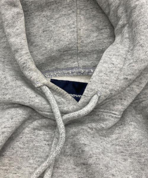 thisisneverthat（ディスイズネバーザット）thisisneverthat (ディスイズネバーザット) プルオーバーパーカー/ディスイズネバーザット/TN220TSWHO01 グレー サイズ:Ｌの古着・服飾アイテム