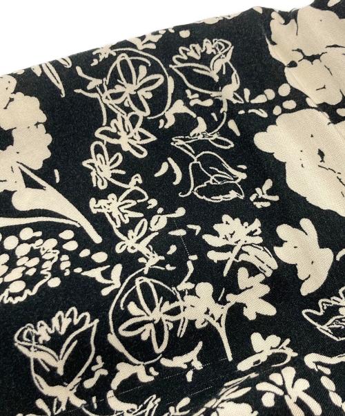 JOURNAL STANDARD relume（ジャーナルスタンダード レリューム）JOURNAL STANDARD relume レトロフラワープリントボウタイギャザーワンピース/ジャーナルスタンダード レリューム/23040462712010 アイボリー×ブラック サイズ:Freeの古着・服飾アイテム